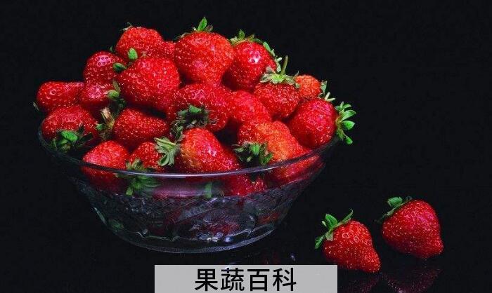 草莓吃多了会怎么样？吃草莓的时候这些细节不容忽视
