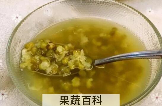 生绿豆泡开水喝的功效