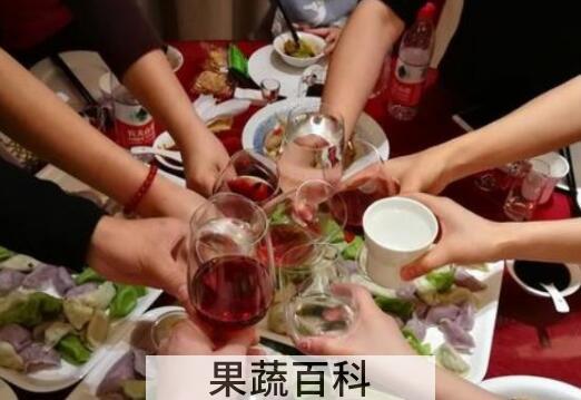 喝酒前吃什么不容易醉 喝酒前吃什么东西好