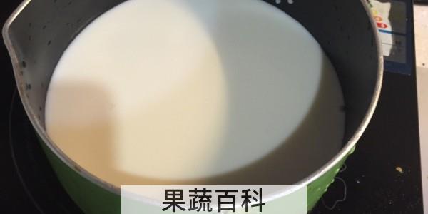 用牛奶做白凉粉的比例