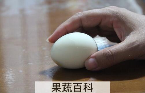 熟鸡蛋滚脸的作用与功效