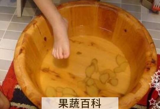 老姜泡脚有什么功效与作用