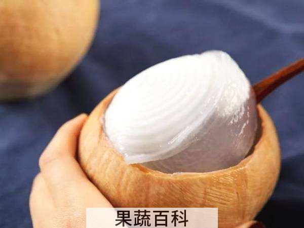 椰子肉怎么吃 与乌鸡猪骨的美味结合