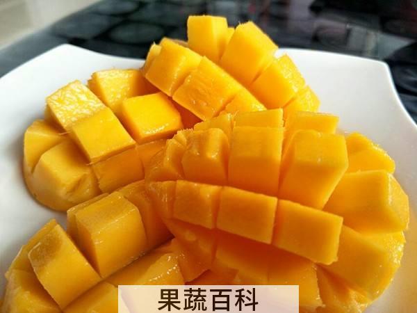 用牙签顶起世界 芒果剥皮窍门