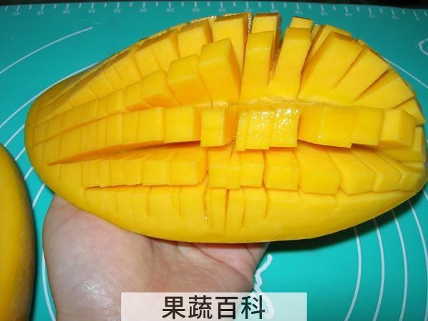 用牙签顶起世界 芒果剥皮窍门