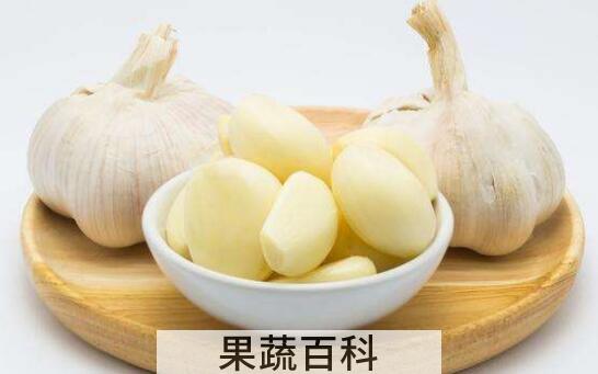 吃生蒜有什么好处 吃生蒜的功效与作用