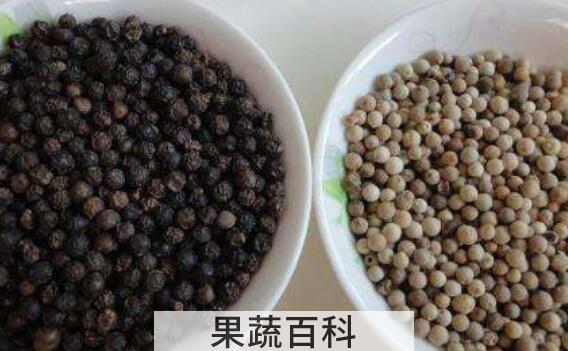 白胡椒与黑胡椒功效区别 白胡椒和黑胡椒有什么不同