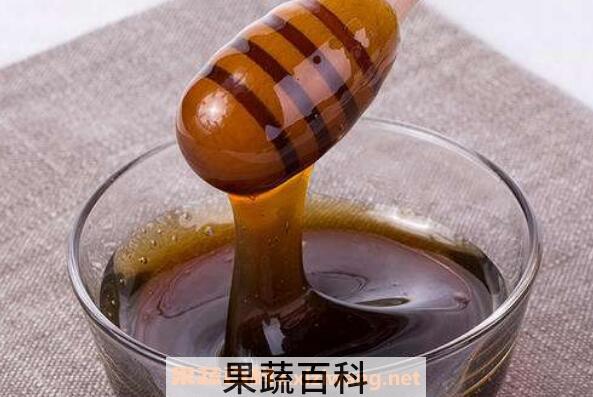 黑蜂蜜与普通蜂蜜区别 黑蜂蜜黑的功效