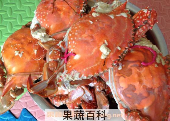  水煮螃蟹如何做 吃水煮螃蟹的注意事项