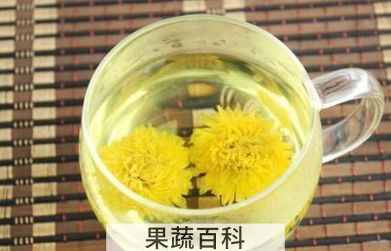 菊花泡水喝的功效与作用 菊花泡水喝的副作用与禁忌