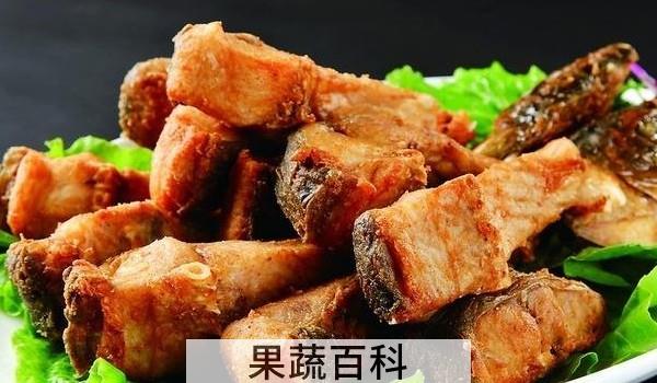 炸鱼裹干面粉还是面糊