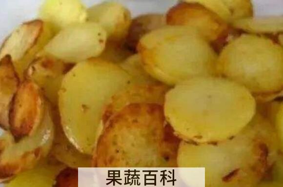 洋芋和土豆没有明显区别，因为他们本身就是同一种蔬菜，只是在不同地区人们对它的叫法不同，其实它除了这两个名字以外还叫马铃薯或者山药蛋，是一种产量高营养丰富的健康蔬菜，人们食用它能为身体补充能量并能缓解身体疲劳。