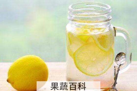 喝柠檬水的禁忌 哪类人不适宜喝柠檬片泡水