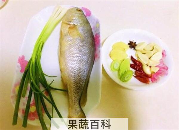 蒜烧小黄鱼是哪个地方的菜，著名的鲁菜对胃有好处