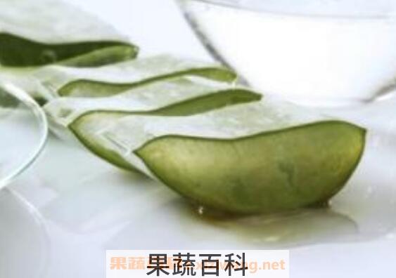 新鲜芦荟涂脸的正确方法