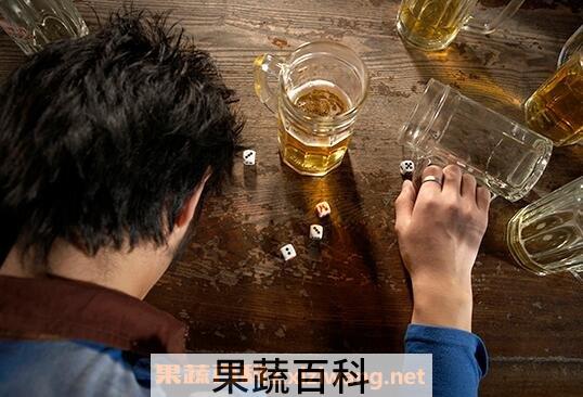 宿醉喝蜂蜜水
