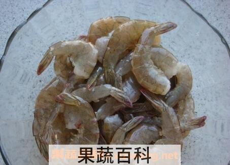 大虾去除虾包和虾线的方法