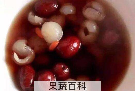 红枣花生泡水喝的功效