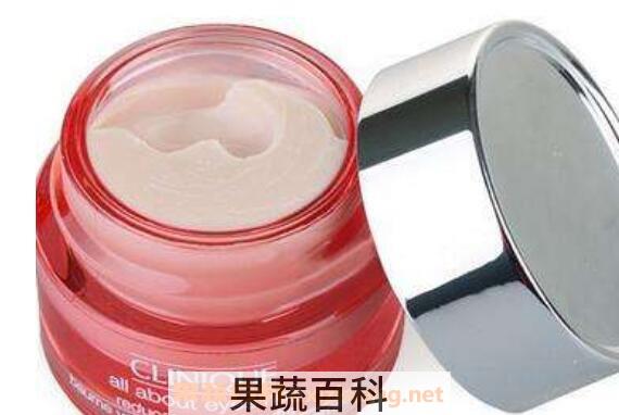 眼霜的正确使用方法 涂眼霜的正确方法图