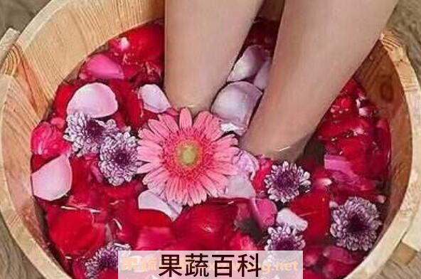 夏天泡脚的好处和坏处