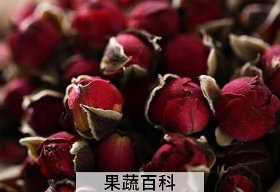 苹果花和玫瑰花搭配的效果