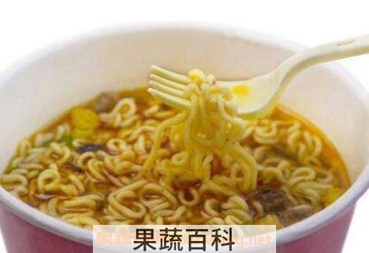 泡面吃多了有什么危害 吃泡面对女生的危害