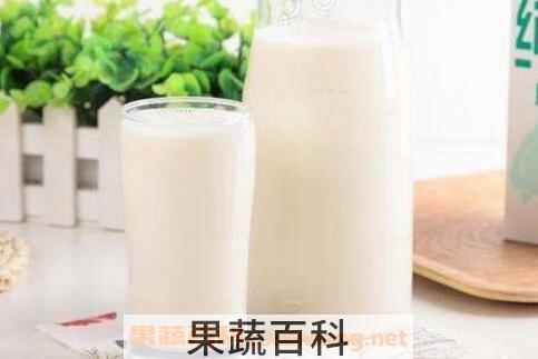 空腹喝牛奶好吗 空腹喝牛奶会怎么样