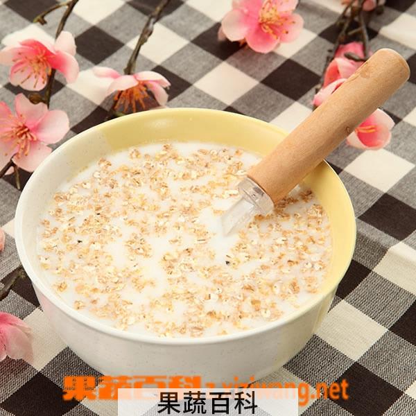 果蔬百科牛奶鸡蛋粥的做法