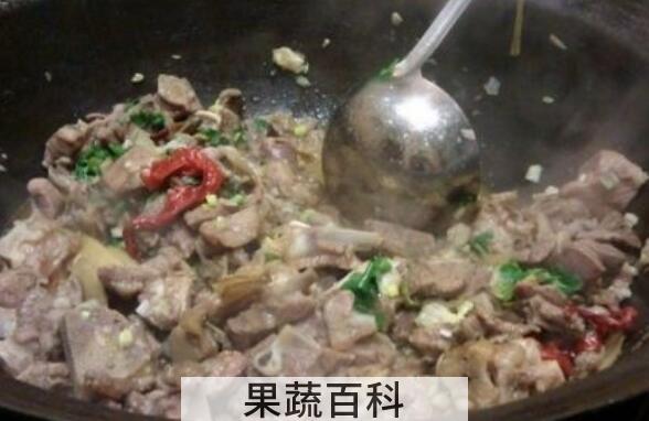 地椒叶炖羊肉的方法