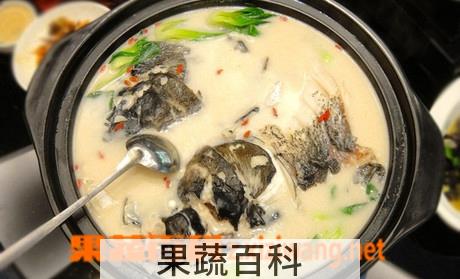 果蔬百科猪血鲫鱼汤的做法