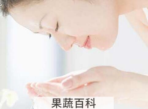果蔬百科白醋洗脸的好处与注意事项