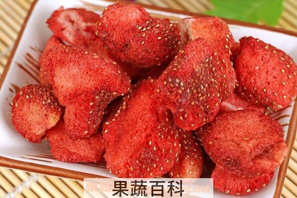 草莓干泡水喝的功效与作用
