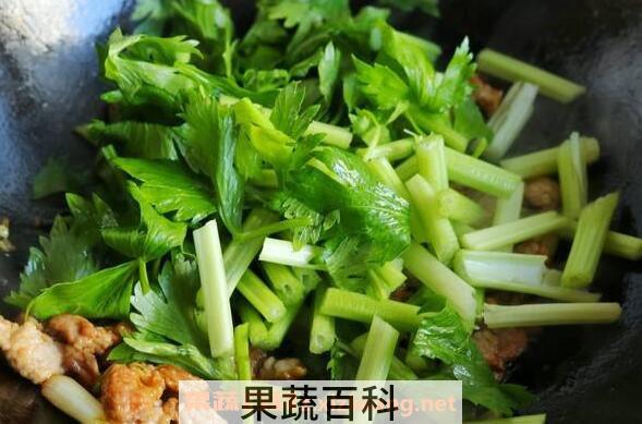 老山芹怎么做好吃 老山芹的食用方法