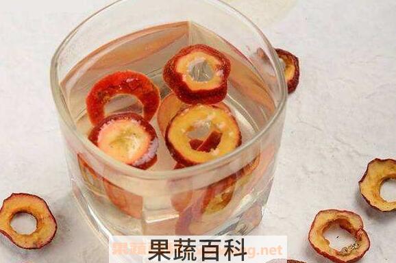 山楂干泡水喝的功效 山楂干泡水的禁忌