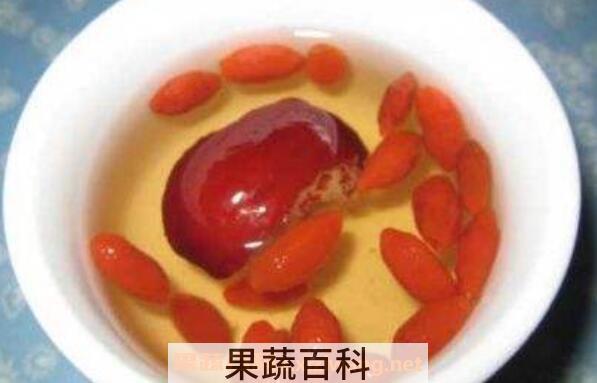 红枣枸杞泡水怎么泡 红枣枸杞泡水喝的做法