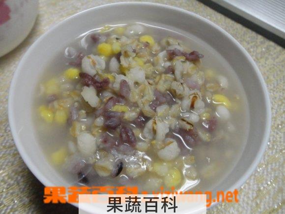 果蔬百科花生紫米红豆粥