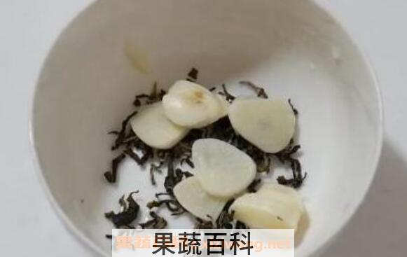 蒜子泡水的功效与作用 什么人不能喝蒜子泡水