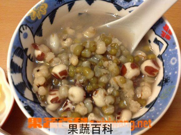 果蔬百科绿豆薏米芡实粥