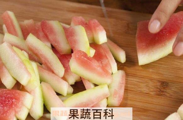 西瓜皮的作用与功效 吃西瓜皮的好处
