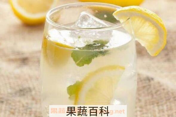 如何用柠檬片泡水 柠檬片泡水的正确泡法