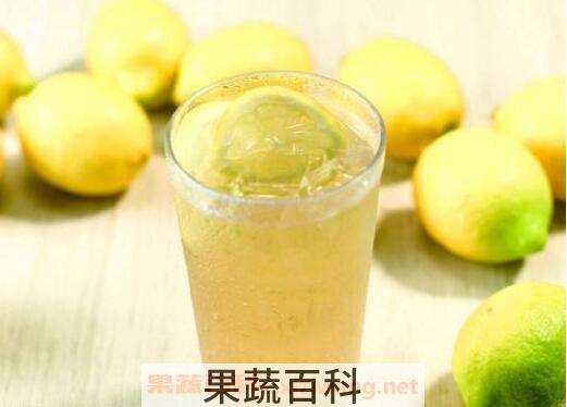 柠檬泡水喝有什么好处 柠檬泡水的功效