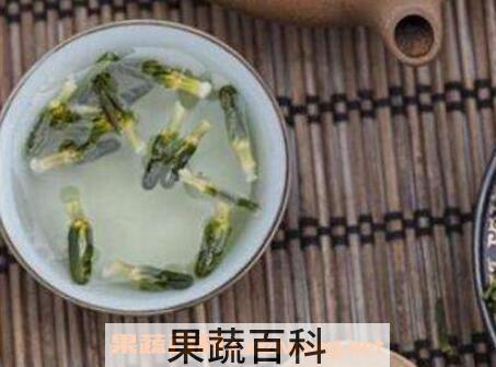 莲子心泡水喝的功效与作用