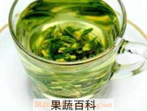 莲子心泡水喝的功效与作用