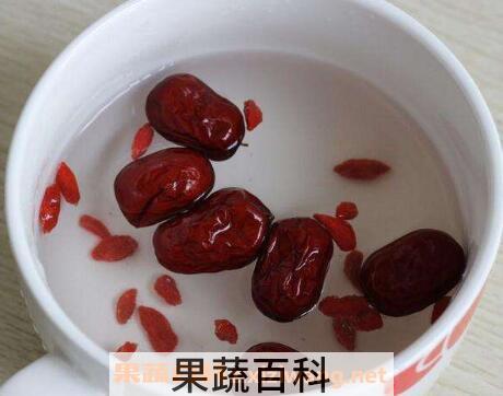 大枣枸杞泡水的功效 大枣枸杞泡水有什么好处