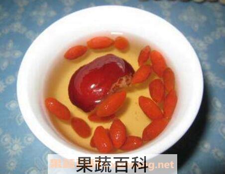 红枣枸杞泡水喝的功效与作用
