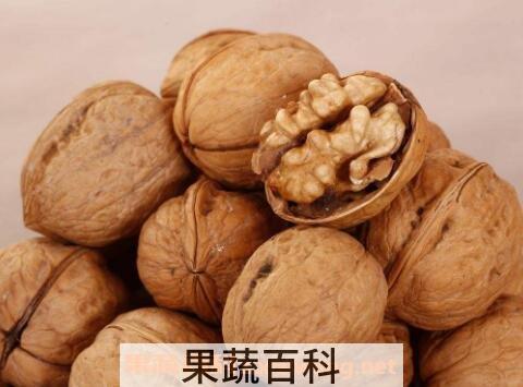 如何剥核桃壳最快的方法 核桃的营养价值