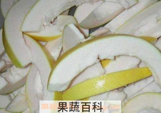 柚子皮泡水喝的作用与功效