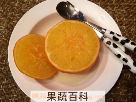  盐蒸橙子如何做 盐蒸橙子的做法技巧