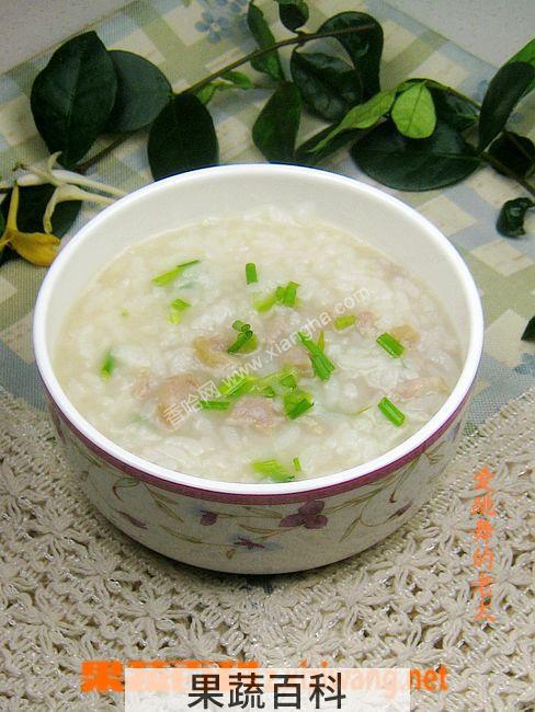 果蔬百科金银花瘦肉粥