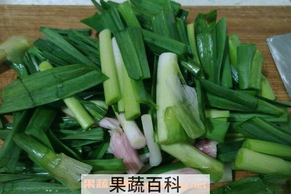 蒜苗和蒜薹的区别 蒜苗和蒜薹的吃法